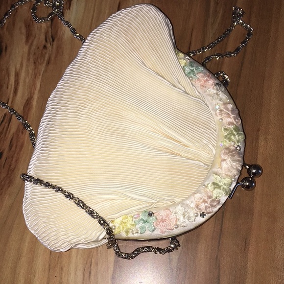 Vintage Valerie Stevens Pleated Satin Mini Bag with Kiss Lock and Floral Edging - Picture 6 of 6